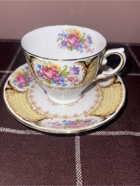 Vintage Tuscan Bone China Teacup Tea Cup Saucer England Floral Gold Gilt
